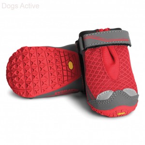 Один ботинок RUFFWEAR® Bark&#039;n Boots™ Grip Trex® . Спортивная высокотехнологичная обувь для собак
